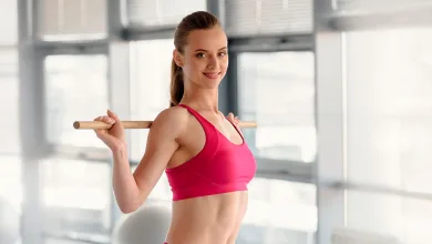 Treino Completo com Cabo de Vassoura: 4 Exercícios Para Transformar Seu Corpo em Casa