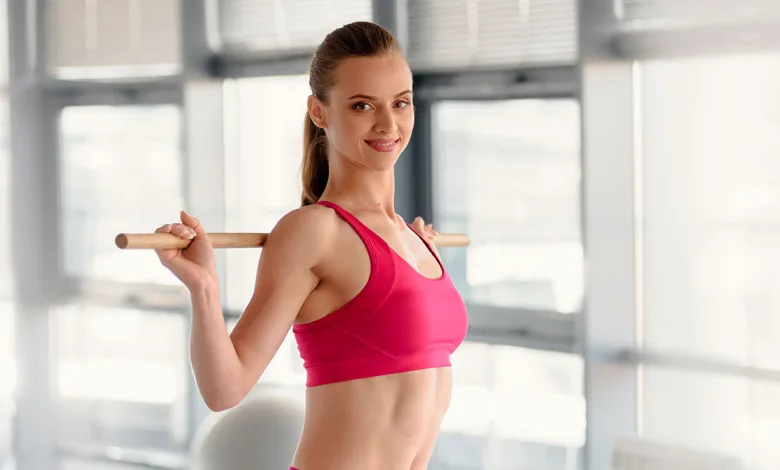 Treino Completo com Cabo de Vassoura: 4 Exercícios Para Transformar Seu Corpo em Casa 1 Treino Completo com Cabo de Vassoura: 4 Exercícios Para Transformar Seu Corpo em Casa