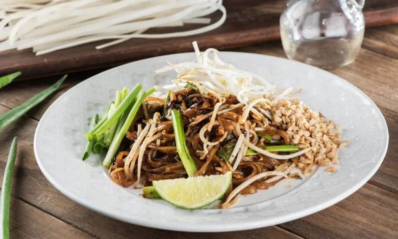 Pad Thai de Tofu: Um Prato Completo, Nutritivo e Cheio de Sabor Para Quem Busca Energia