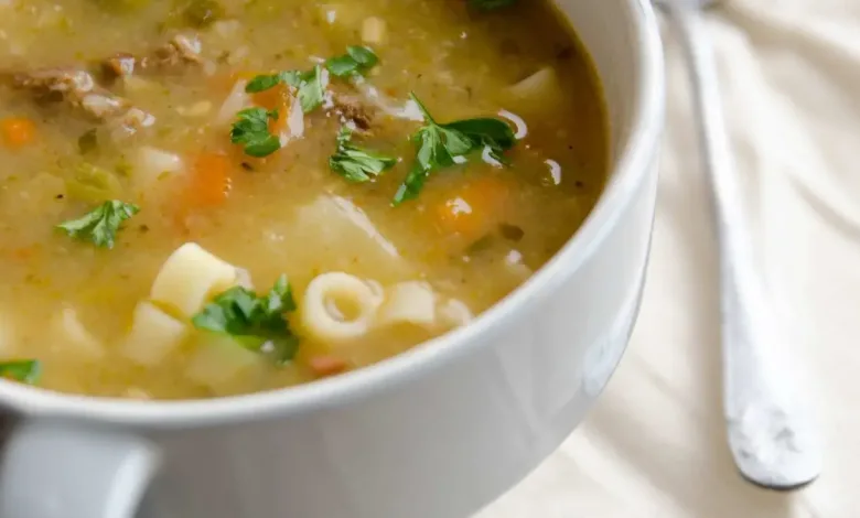 Sopa Fitness de Macarrão com Grão-de-Bico